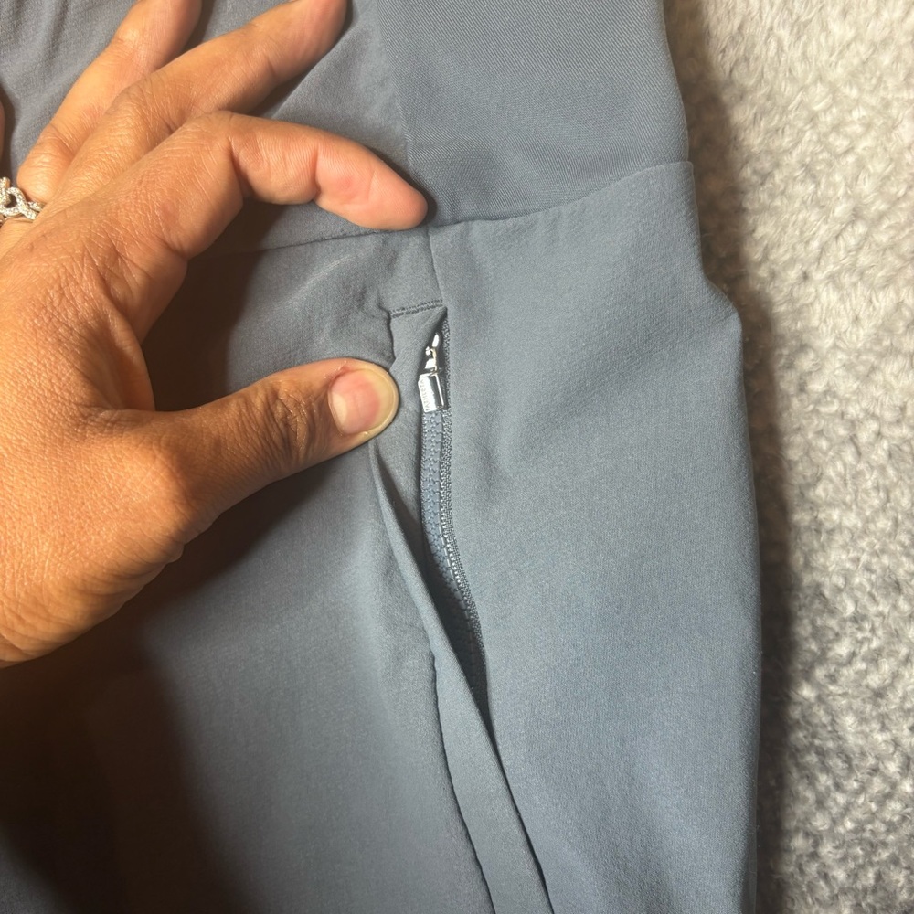 Athleta Headlands Hybrid Trek Tight - Size 10 - Picture 4 of 5